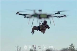 Πρωτοφανής διάσωση στην Ουκρανία: Drone σήκωσε τραυματία στρατιώτη και τον μετέφερε με ασφάλεια από το μέτωπο
