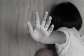 Μητέρα στον Βόλο κατηγορείται για εμπλοκή σε υπόθεση παιδικής ποpνογραφίας με θύμα την ανήλικη κόρη της