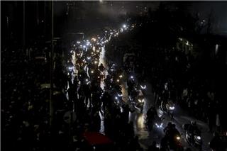 Τροχαίο στη Ρουμανία: Σε κλίμα οδύνης η άφιξη των σορών των οπαδών του ΠΑΟΚ στην Τούμπα