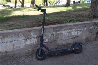 Παρέσυρε και τραυμάτισε με πατίνι καρκινοπαθή γυναίκα στη Λάρισα: Ψάχνει τις κάμερες η κόρη της