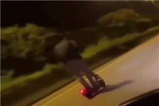 Αναβάτης με πατίνι έτρεχε με 120 χλμ/ώρα στη λεωφόρο Βουλιαγμένης