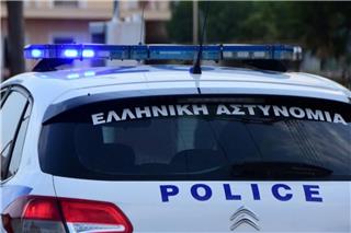 80χρονος έπεσε με το αυτοκίνητο σε τράπεζα στην Θεσσαλονίκη: «Μου έκανε κατάσχεση το σπίτι»