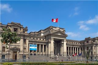 Περού: Το χρονικό ενός εκλογικού χάους και η κατάρα της Λατινικής Αμερικής