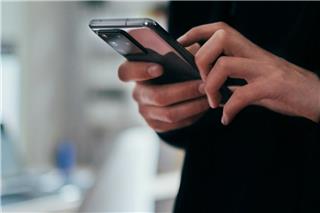 Κινητά: Έρχεται voucher για smartphones - Το ύψος της επιδότησης και οι δικαιούχοι