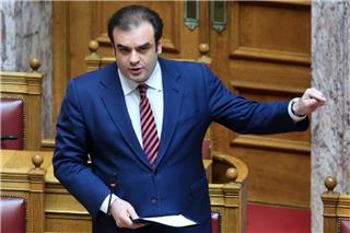 Ο Πιερρακάκης ανακοίνωσε την αύξηση του ακατάσχετου λογαριασμού στα 1.600 ευρώ