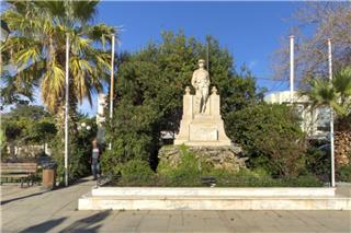 Αδιανόητο περιστατικό στην Ελευσίνα: Ακούστηκε ο ύμνος της Χούντας σε κατάθεση στεφάνων για την 25η Μαρτίου