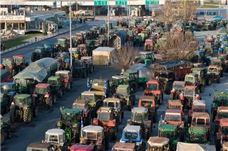 Αγρότες από όλη την Ελλάδα κλιμακώνουν τις κινητοποιήσεις - Σχέδια για 48ωρους αποκλεισμούς δρόμων