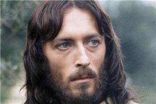 Σπάνια δημόσια εμφάνιση για τον «Ιησού από τη Ναζαρέτ» - Δείτε πώς είναι σήμερα ο Ρόμπερτ Πάουελ