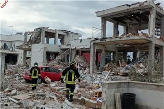 Έκρηξη από διαρροή σε φιάλη φυσικού αερίου ισοπέδωσε κτίρια στη Ρώμη – Απεγκλωβίστηκαν 2 σοβαρά τραυματίες