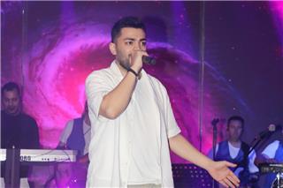 Χρήστος Σαντικάι: «Δούλευα βοηθός σερβιτόρου στα μαγαζιά που τραγουδούσε ο Οικονομόπουλος»