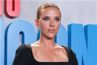 Σκάρλετ Γιόχανσον: Οι πρώτες φωτογραφίες της χωρίς μακιγιάζ στα γυρίσματα του «Εξορκιστή»