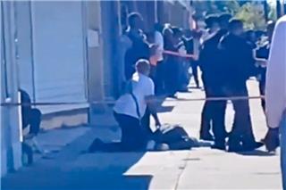 Σικάγο: Νεκρή 7χρονη από επίθεση με μαχαίρι στο πεζοδρόμιο ‑ Περαστικοί έπιασαν την ύποπτη