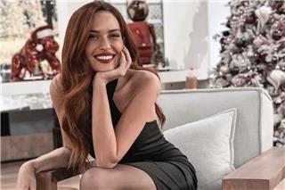 Σίσσυ Χρηστίδου: Της έκανε ποδαρικό ο Παύλος Σταματόπουλος και της έσπασε 1,5 κιλό ρόδι στην πόρτα