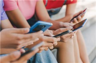 Πώς μπορεί η Ευρώπη να κρατήσει τα παιδιά μακριά από τα social media: Το παράδειγμα της Αυστραλίας