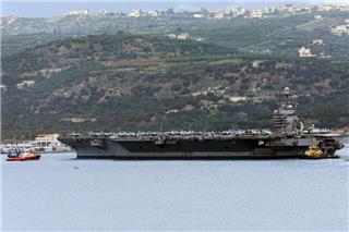 Στη Σούδα το θηριώδες αεροπλανοφόρο «USS Gerald R. Ford» μετά τη φωτιά: 8 ντετέκτιβ ανεβαίνουν στο πλοίο για ανακρίσεις
