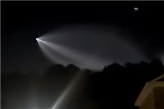 SpaceX: Τι φώτισε τον ουρανό των ΗΠΑ πριν ξημερώσει; – Viral η «διαστημική μέδουσα»