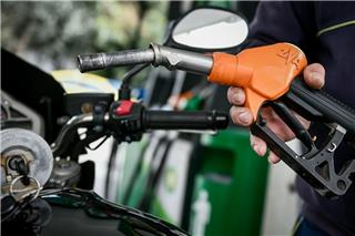 Στασιμοπληθωρισμός 2.0: Πώς το πετρέλαιο μας γυρίζει βίαια στη δεκαετία του ’70