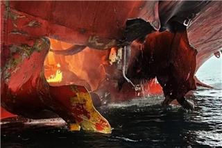 Στενά του Ορμούζ: Ελληνόκτητο το ένα από τα τρία φορτηγά πλοία που χτυπήθηκαν από βλήματα