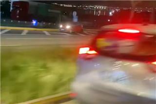 Απίστευτο σκηνικό στη λεωφόρο Σχιστού: Πήγαινε με όπισθεν στο αντίθετο ρεύμα για να γλιτώσει την κίνηση