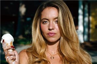 «The Devil wears Prada 2»: Αφαιρέθηκε σκηνή με τη Σίντνεϊ Σουίνι από το σίκουελ της ταινίας