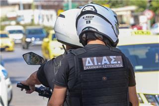 Συναγερμός για ομηρεία στη Νίκαια: Ανδρας κρατά τη γυναίκα του μέσα στο σπίτι του και δηλώνει οπλισμένος