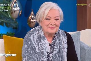 Τάνια Τσανακλίδου: Η ιστορία πίσω από το «Μαμά γερνάω» – «Πήγα στο μνήμα της μαμάς μου και το έβαλα τέρμα δυνατά»