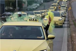 Απεργία διαρκείας από αύριο ξεκινούν οι οδηγοί ταξί