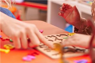 Μυτιλήνη: Nηπιαγωγός τρομοκρατούσε παιδιά και συναδέλφους