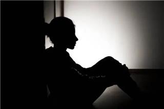 Θεσσαλονίκη: Με δυο Αφγανούς ήταν η 13χρονη - Πήδηξε από το μπαλκόνι όταν έφτασε η Αστυνομία
