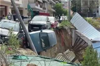 Θεσσαλονίκη: Υποχώρησε τοιχίο στους Στάβλους Παπάφη - Αυτοκίνητο έπεσε στο κενό