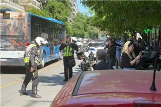 Παιδί 4 ετών σε αμοκ: Ήταν μόνο του σε μπαλκόνι - Πετούσε αντικείμενα σε κεντρικό δρόμο στη Θεσσαλονίκη