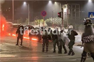 Xάος τα ξημερώματα στο ΑΠΘ: Επεισόδια έξω από την Πολυτεχνική Σχολή - Δεκάδες προσαγωγές