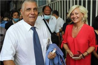 Ελεύθερη με περιοριστικούς όρους η Μαρία Καρρά, χήρα του Γιώργου Τράγκα