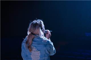 Κολωνάκι: Συνελήφθη τραγουδίστρια γνωστού συγκροτήματος που οδηγούσε μεθυσμένη