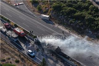 Θανατηφόρο τροχαίο στη Φθιώτιδα: Σύγκρουση δύο φορτηγών στο Μαρτίνο - Drone εικόνες από το σημείο