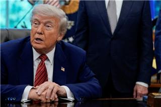 Τα διλήμματα του Τραμπ μετά το ιρανικό «παράθυρο» της Τεχεράνης για τα Στενά του Ορμούζ