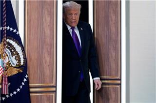 Ο Τραμπ διέγραψε από τον λογαριασμό του το βίντεο που δείχνει τους Ομπάμα ως πιθήκους: «Υπάλληλος το ανέβασε κατά λάθος»