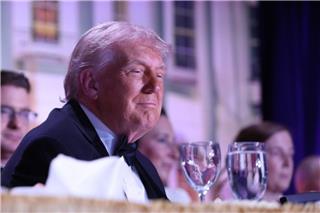 Ο Τραμπ αποκαλύπτει τα ανατριχιαστικά λόγια της Μελάνια, καθώς ακούγονταν πυροβολισμοί