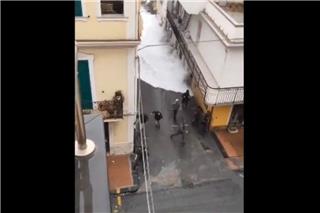 Απίστευτες εικόνες καταστροφής στην Ιταλία: Ο κυκλώνας Χάρι σήκωσε «τσουνάμι» μέσα στις πόλεις