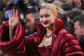 Gigi Hadid: Το όνομά της είναι στα αρχεία Έπσταϊν - Τι δήλωσε για την σχέση τους