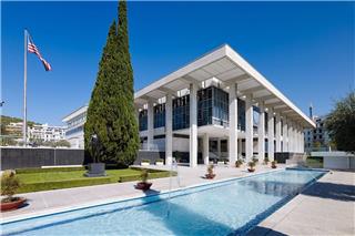 Η αμερικανική πρεσβεία στην Αθήνα προσλαμβάνει - δείτε ποιες θέσεις ανοίγουν και τι μισθούς προσφέρουν