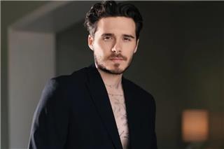 Μπρούκλιν Μπέκαμ: «Έσβησε» το τατουάζ του πατέρα του και λέει όχι στη συμφιλίωση