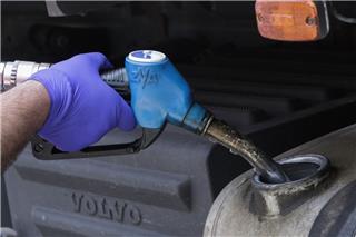 Βενζίνη με 0,01 ευρώ το λίτρο: Πανικός σε πρατήριο, οδηγοί έτρεχαν με μπιτόνια