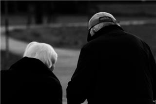 Δημογραφική κατάρρευση στην Ελλάδα – Θα χάσουμε το 1/3 του πληθυσμού μας έως το τέλος του 2099