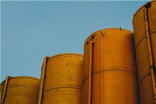 Ένα βήμα πριν την ύφεση οι οικονομίες του Περσικού Κόλπου λόγω του πολέμου στο Ιράν