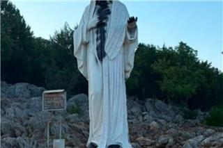 Βοσνία: Πυρπόλησαν βωμό, βανδάλισαν το άγαλμα της Παναγίας του Μετζουγκόριε
