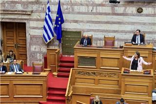 Νέο επεισόδιο Γεωργιάδη-Κωνσταντοπούλου στη Βουλή: Την κατήγγειλε ότι τον τραβούσε βίντεο στη συνεδρίαση