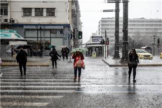 Καιρός: Με βροχές και σκόνη η Δευτέρα – Τι δείχνουν τα προγνωστικά μοντέλα για την Τσικνομπέμπτη