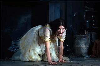 «Ανεμοδαρμένα Ύψη»: Aντιδράσεις για τη σαδομαζοχιστική σκηνή με κολάρο σκύλου που δεν υπάρχει στο βιβλίο