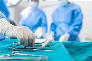 «Ήμουν ο Αγιος Παντελεήμων, έπρεπε να τον αφήσω να πεθάνει», λέει ο γιατρός που καταδικάστηκε για «φακελάκια»